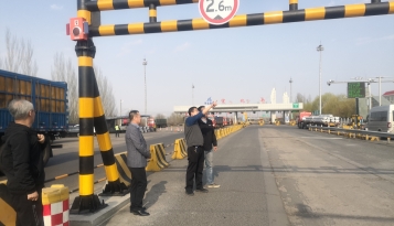 宣化南站：成功安装限高门架 阻止违规重载车上道通行
