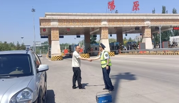 “轮”到我守护你！阳原收费站收费员变身“汽修能手”助司乘解困 